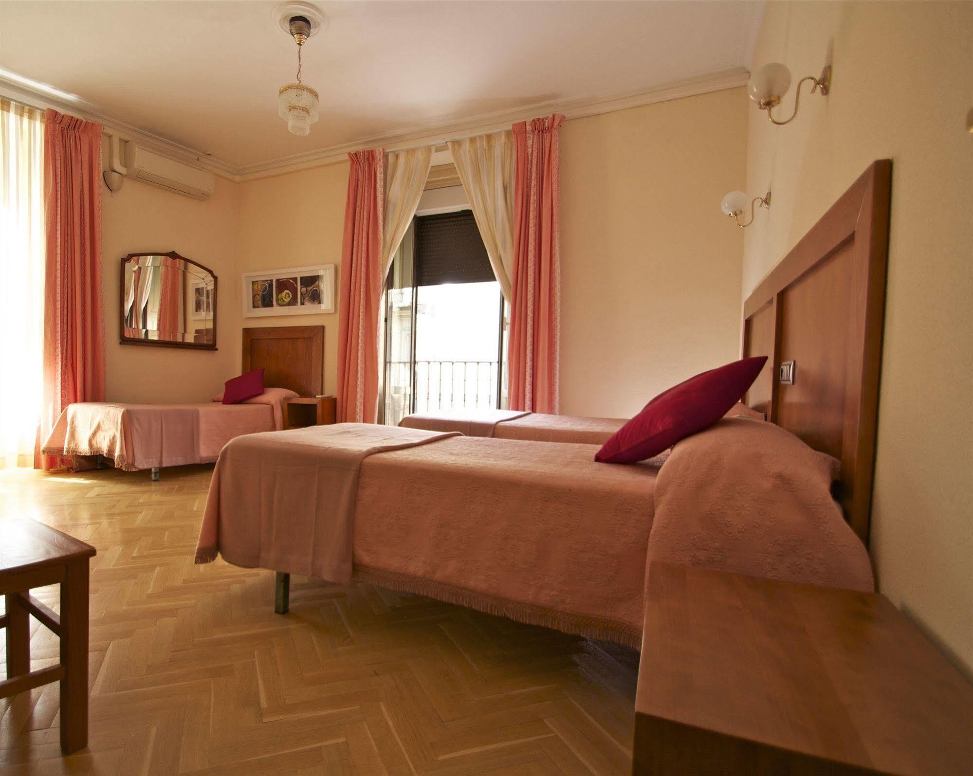 Hostal Greco Gran Via مدريد المظهر الخارجي الصورة