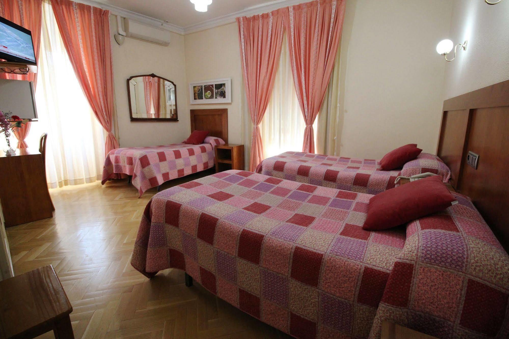 Hostal Greco Gran Via مدريد المظهر الخارجي الصورة